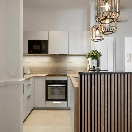 Heart, 3 Bedroom 3 Bath, 100m Palais &