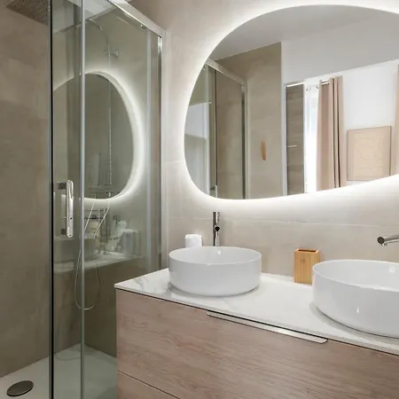 Heart, 3 Bedroom 3 Bath, 100m Palais & Apartment