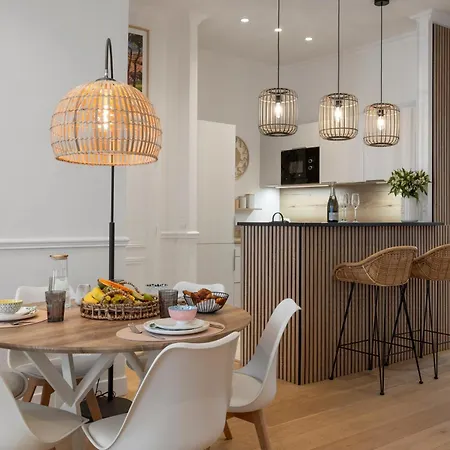 Apartment Heart, 3 Bedroom 3 Bath, 100m Palais &