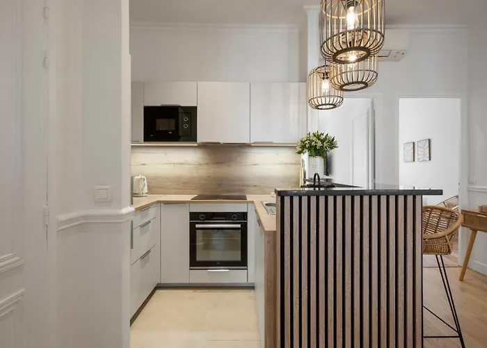 Heart, 3 Bedroom 3 Bath, 100m Palais &
