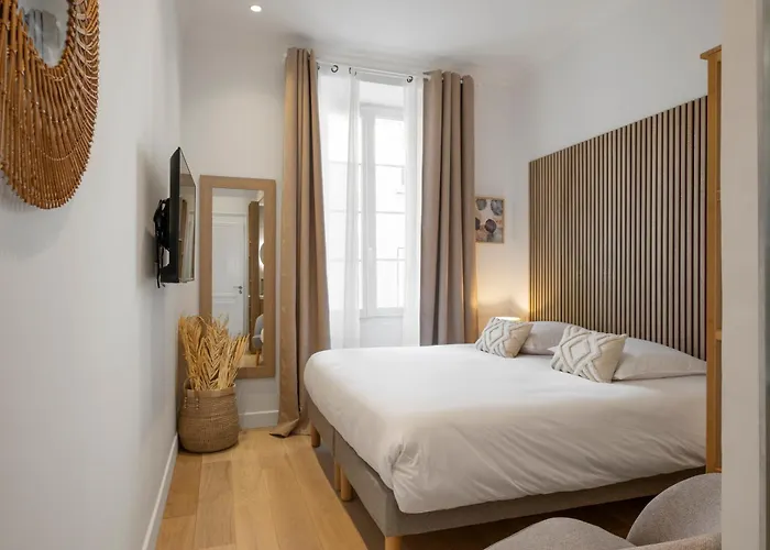 Heart, 3 Bedroom 3 Bath, 100m Palais & Lägenhet