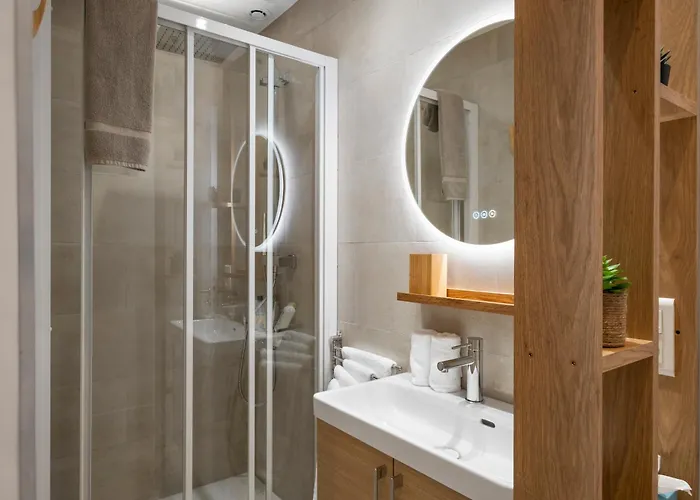 Heart, 3 Bedroom 3 Bath, 100m Palais &